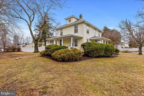9 Prospect Ave, Plainsboro, NJ 08536