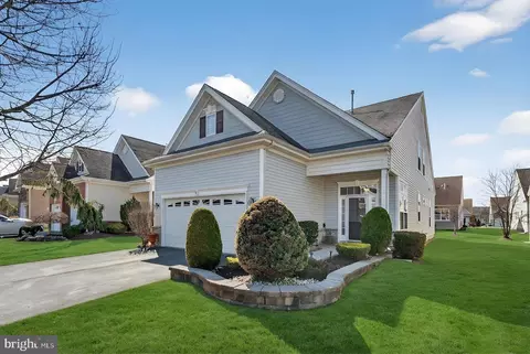 8 Turret Dr, Monroe Township, NJ 08831
