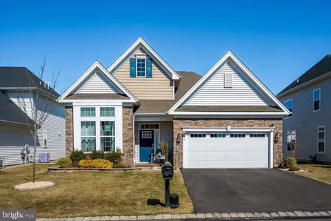 25 Starlight Dr, Monroe Township, NJ 08831
