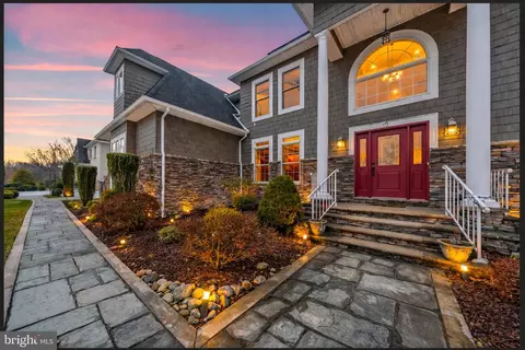 2 Grace Ct, Plainsboro, NJ 08536