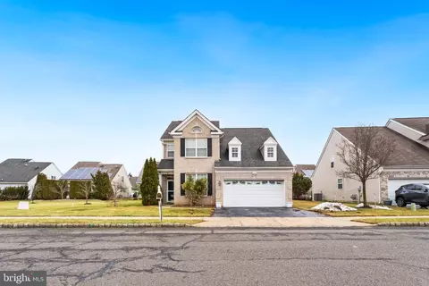 7 Spring Dr, Dayton, NJ 08810