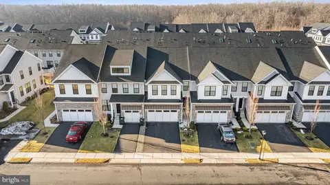 23 Clover Ln, Monroe Township, NJ 08831