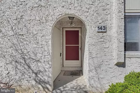 143 Tennyson Dr, Plainsboro, NJ 08536