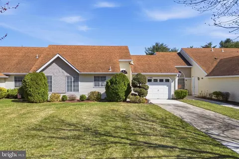 1213 B Lindera Plz, Monroe Township, NJ 08831