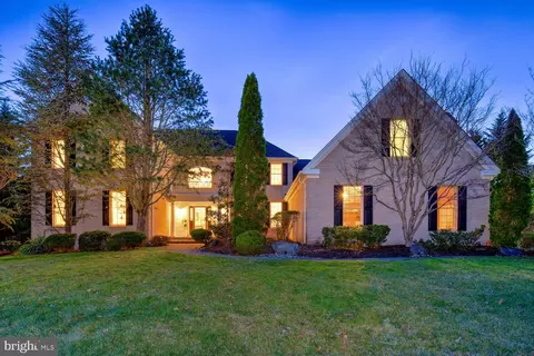 4 Stone Meadow Ct, Plainsboro, NJ 08536