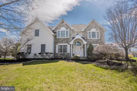 3 Colonial Ct, Plainsboro, NJ 08536
