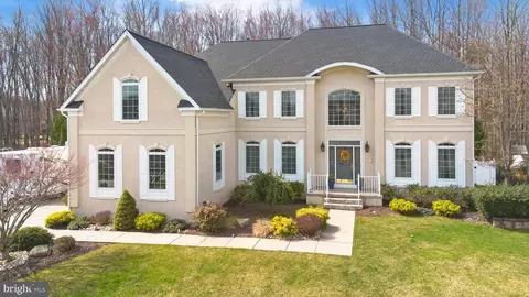 9 Stonegate Dr, Monroe Township, NJ 08831