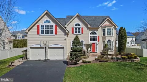 4 Bernadette Cir, Monmouth Junction, NJ 08852