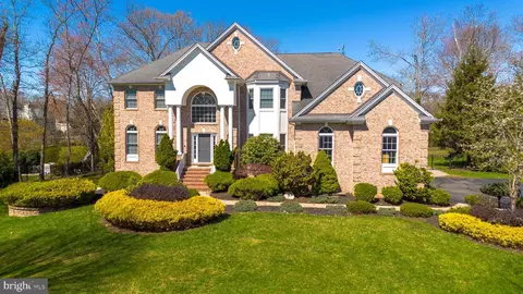 21 Woodmere Rd, Monroe Township, NJ 08831