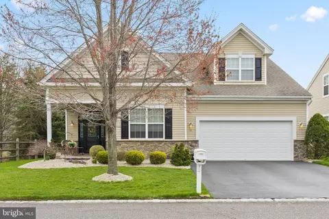 16 Aquaduct, Monroe Township, NJ 08831