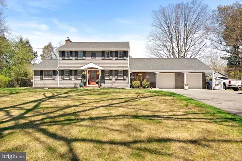 18 Cranbury Neck Rd, Cranbury, NJ 08512