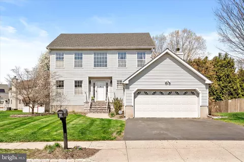 28 Terrier Pl, Kendall Park, NJ 08824
