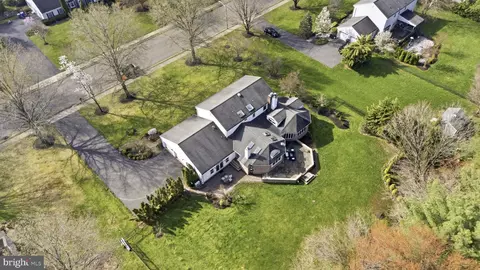 7 Monroe Pl, Cranbury, NJ 08512