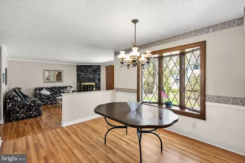 Dining - 2 Paula St, Edison, NJ 08820 photo 4 of 5