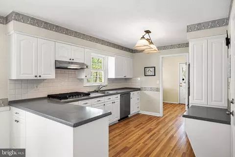 Kitchen - 2 Paula St, Edison, NJ 08820 photo 2 of 6