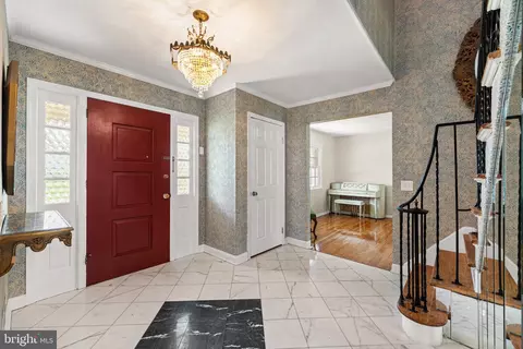 Entry Way - 2 Paula St, Edison, NJ 08820 photo 2 of 4
