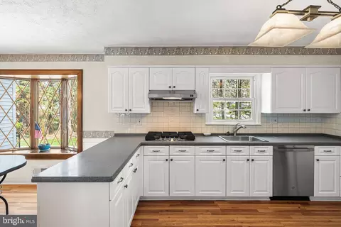 Kitchen - 2 Paula St, Edison, NJ 08820 photo 5 of 6