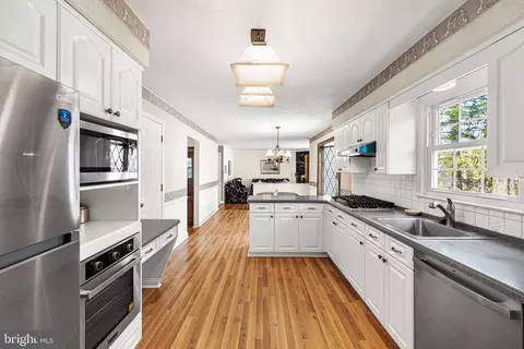 Kitchen - 2 Paula St, Edison, NJ 08820 photo 1 of 6