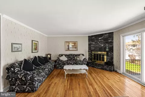 Living - 2 Paula St, Edison, NJ 08820 photo 4 of 6