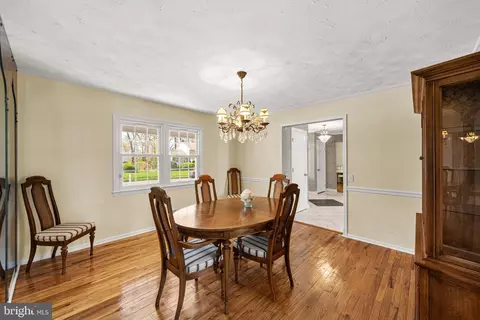 Dining - 2 Paula St, Edison, NJ 08820 photo 3 of 5