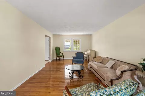 Living - 2 Paula St, Edison, NJ 08820 photo 3 of 6