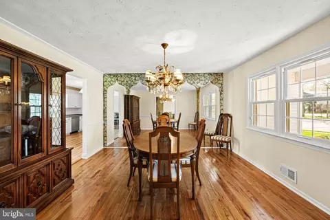 Dining - 2 Paula St, Edison, NJ 08820 photo 2 of 5