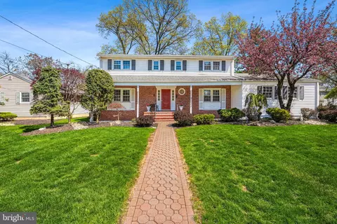 2 Paula St, Edison, NJ 08820
