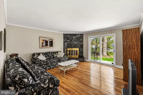 Living - 2 Paula St, Edison, NJ 08820 photo 5 of 6