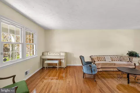 Living - 2 Paula St, Edison, NJ 08820 photo 1 of 6