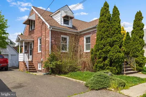 35 Melbourne Ct, Woodbridge, NJ 07095