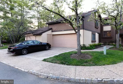 251 Sayre Dr, Princeton, NJ 08540