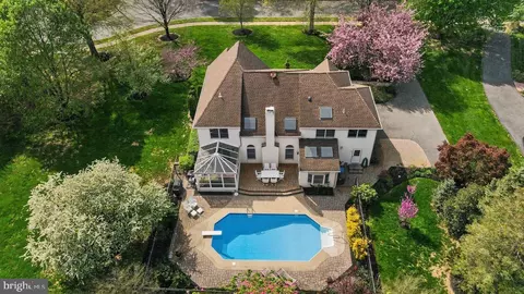 13 Brookside Ct, Cranbury, NJ 08512