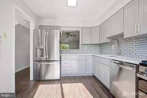 191 Hampshire Dr, Plainsboro, NJ 08536