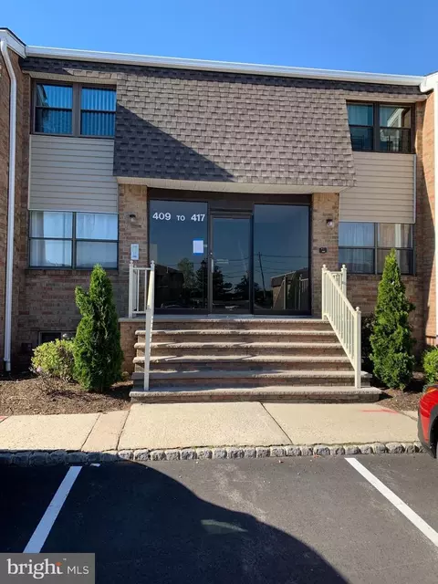 414 Sharon Ct, Woodbridge, NJ 07095