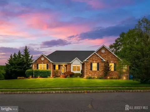 32 Scott Dr, Monroe Township, NJ 08831