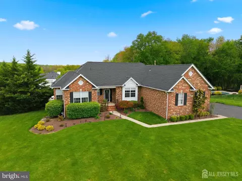 32 Scott Dr, Monroe Township, NJ 08831