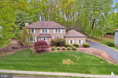 12 Woodgate Dr, Monmouth Junction, NJ 08852