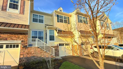 32 Morris Ln, Cranbury, NJ 08512