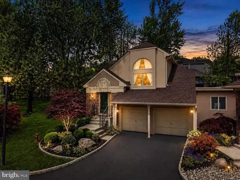 15 Kingsland Cir, Monmouth Junction, NJ 08852