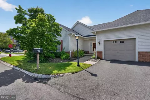 2 Hedge Row Rd, Princeton, NJ 08540