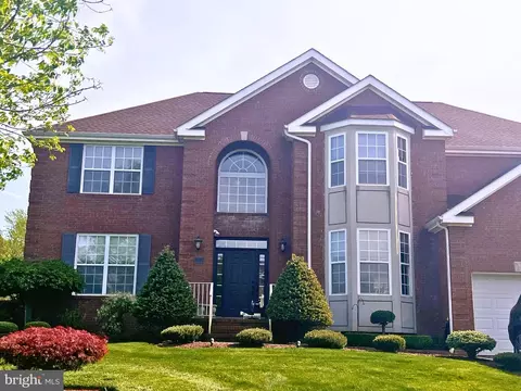 18 Gloria Ln, Monroe Township, NJ 08831