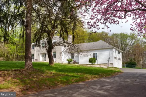 304 Schoolhouse Rd, Monroe Township, NJ 08831