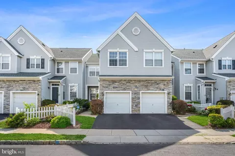 804 Dahlia Cir, Dayton, NJ 08810
