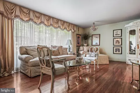 54 Eileen Way, Edison, NJ 08837 photo 4