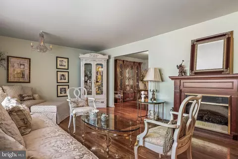 54 Eileen Way, Edison, NJ 08837 photo 5