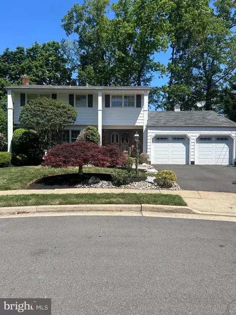 54 Eileen Way, Edison, NJ 08837