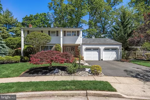 54 Eileen Way, Edison, NJ 08837