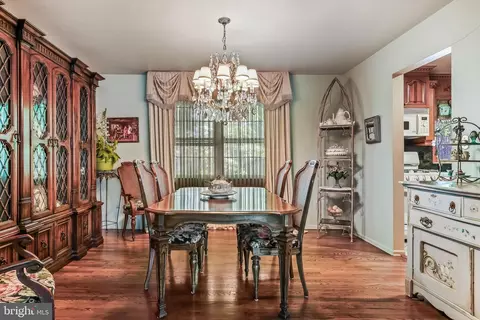 54 Eileen Way, Edison, NJ 08837 photo 7