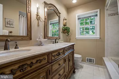 54 Eileen Way, Edison, NJ 08837 photo 21