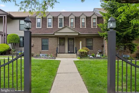 323 Gills Ln, Iselin, NJ 08830